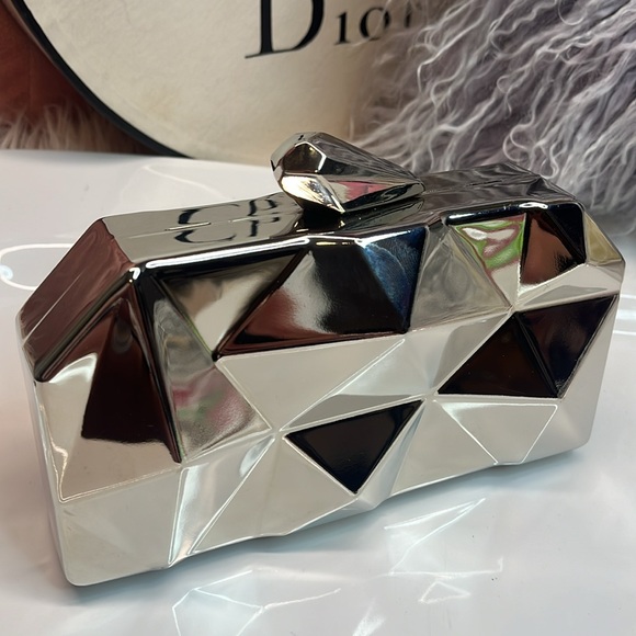 SILVER HARD CASE CLUTCH - Picture 11 of 11